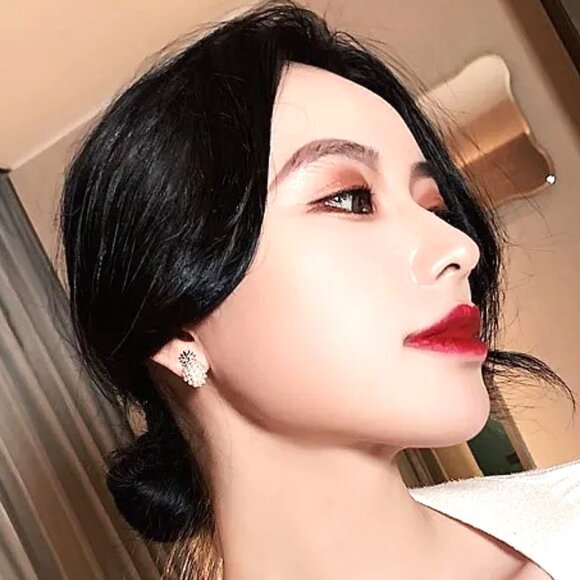 MINI PINEAPPLE PEARL ENCRUSTED HIGH END STUD EARRINGS COVERED IN TINY PEARLS - Picture 3 of 4